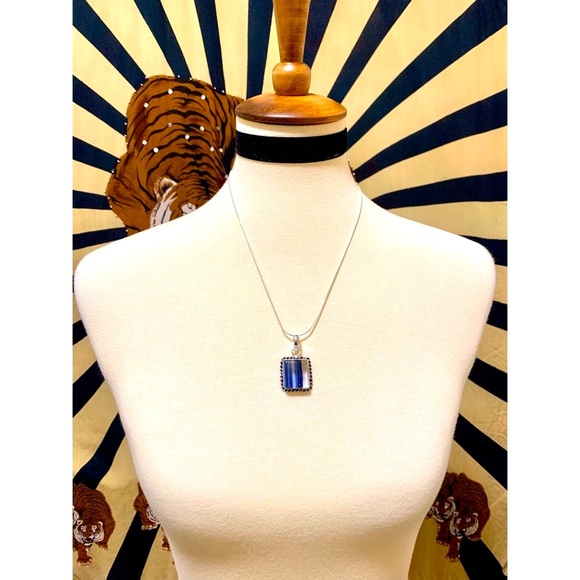 π Beautiful ocean blue Goldstone necklace - Picture 2 of 9